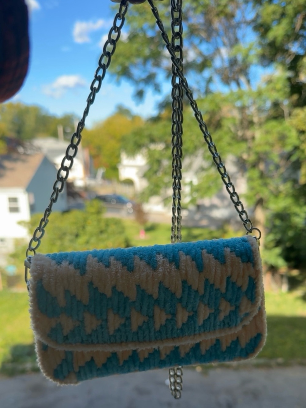 Plush Blue & Cream Houndstooth Chain Crossbody Bag